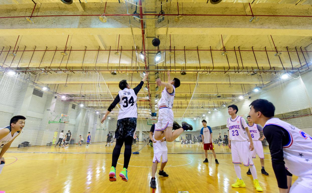  最青春|球场英姿飒爽，青春NG视讯正茂 